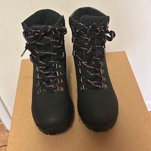 NWT Seven7 Women’s Runyon Hiker Ankle Black Boots. Contrast Laced Booties.
